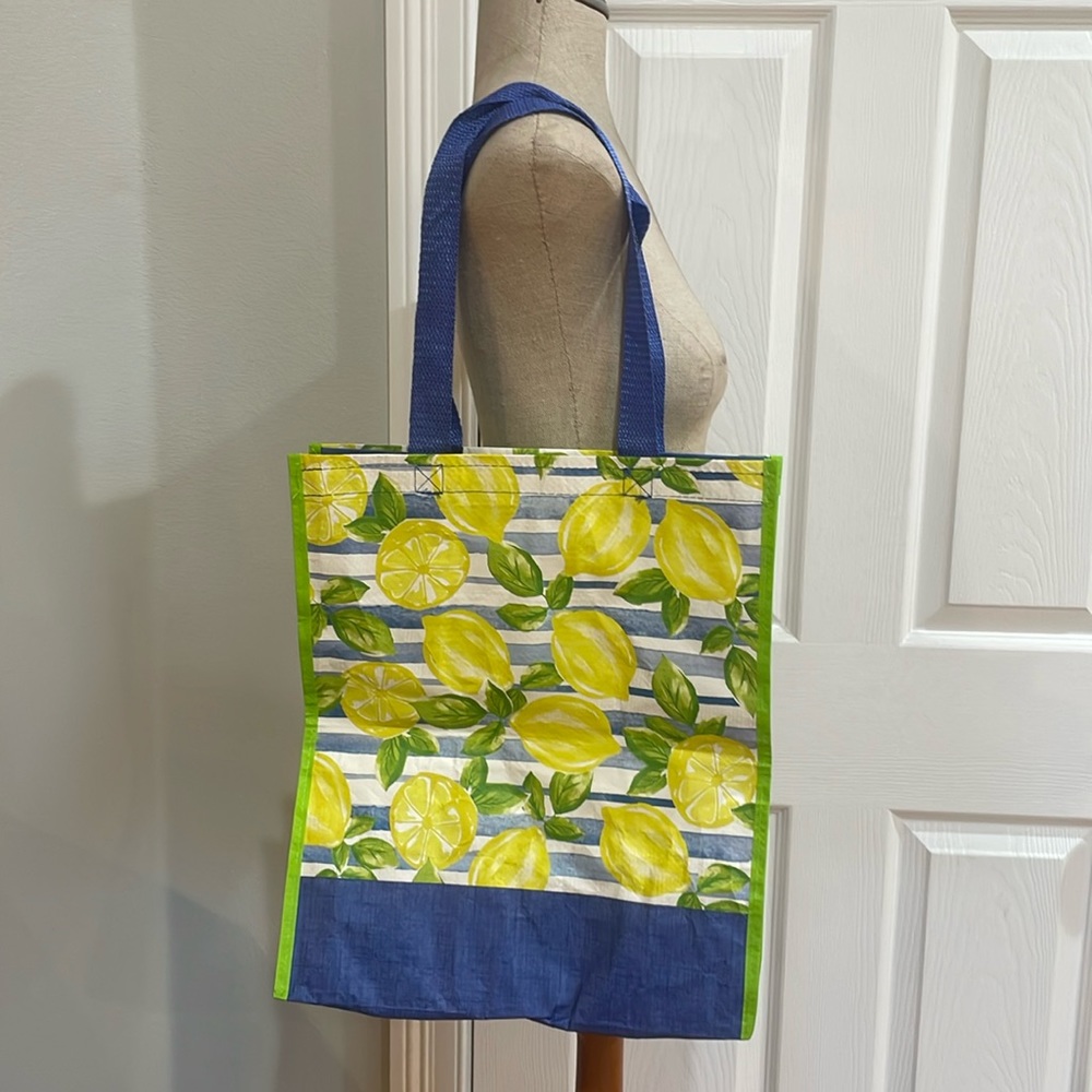 HomeGoods reusable shopping tote shoulder bag lemons blue green yellow